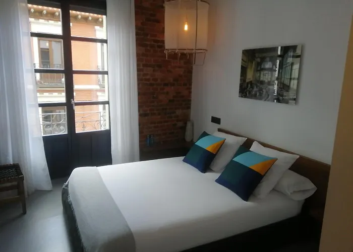 13 Suites